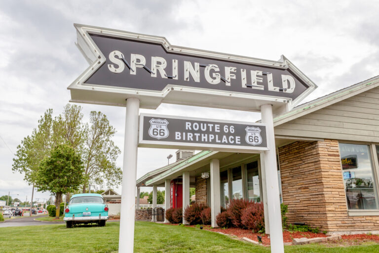 Best Western Route 66 Rail Haven sign and building